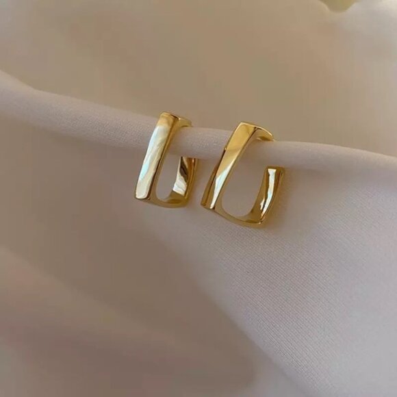 14K Gold Filled Minimalistic Square Earrings - Picture 5 of 5